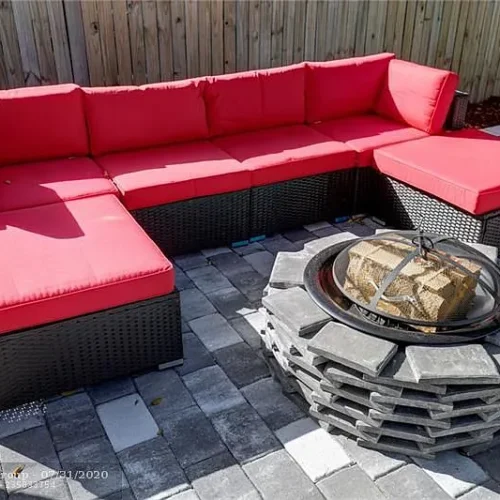 Jewish Recovery Center - outdoor socializing area